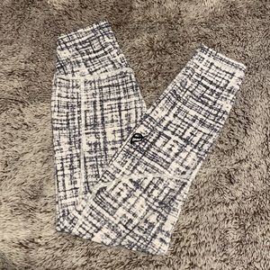 P’Tula capris in brand new condition